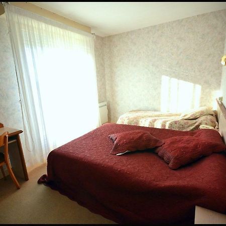 ホテル Au Bec Sale La Menitré エクステリア 写真